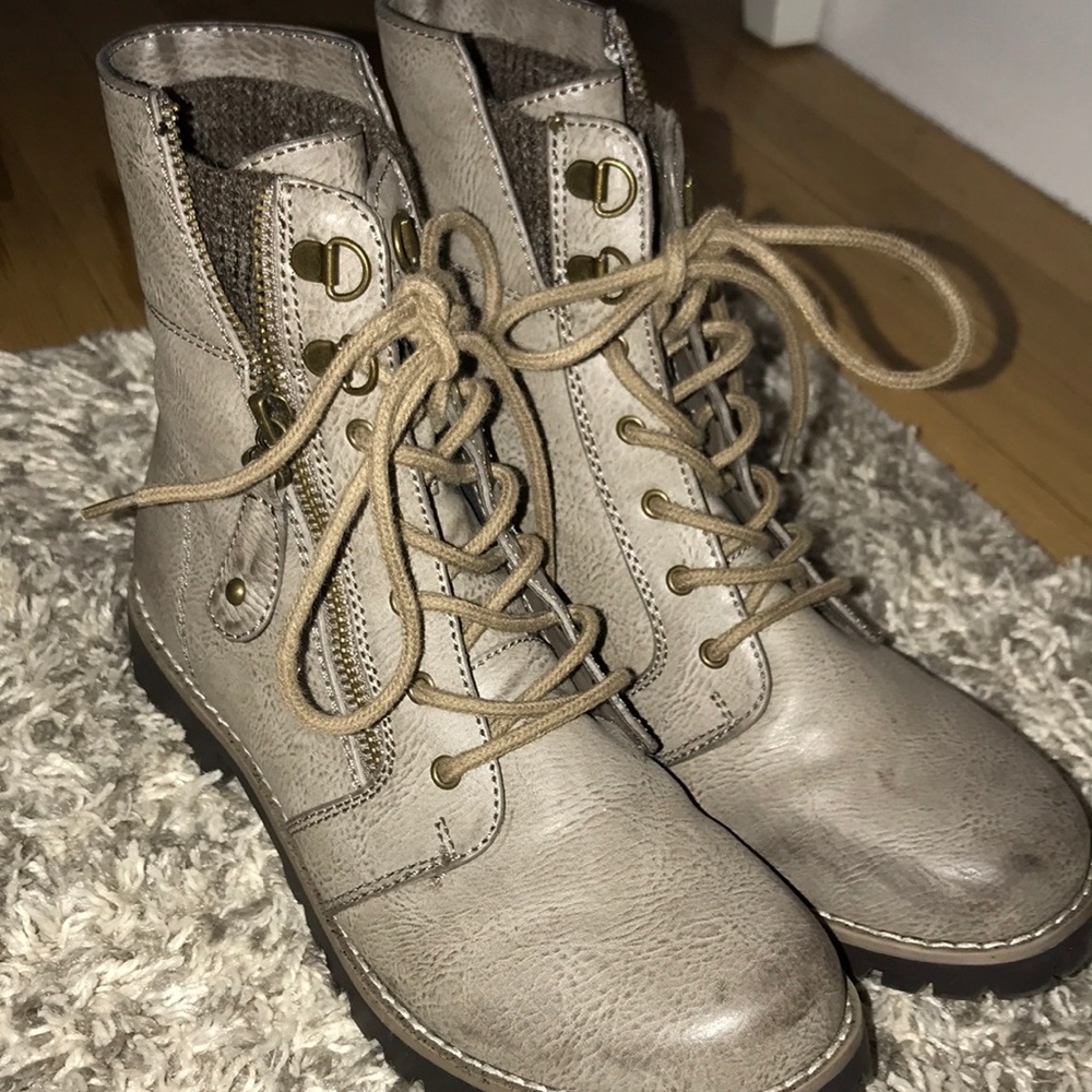 Combat boots